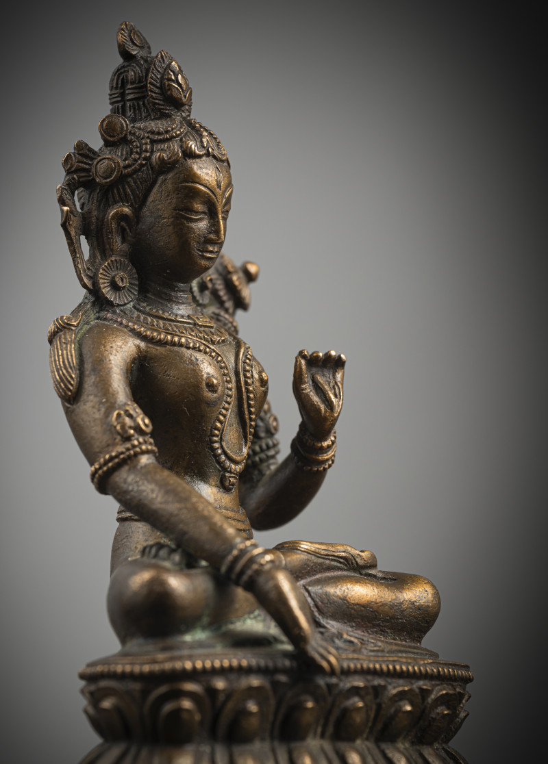 A BRONZE FIGURE OF A TARA - 图5