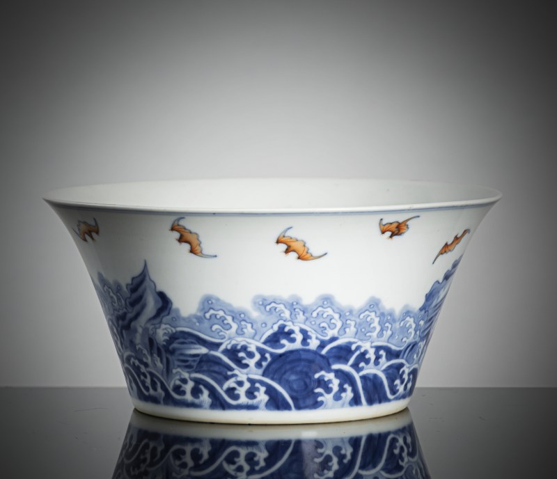 A 'doucai' porcelain waves and bats bowl - 图3