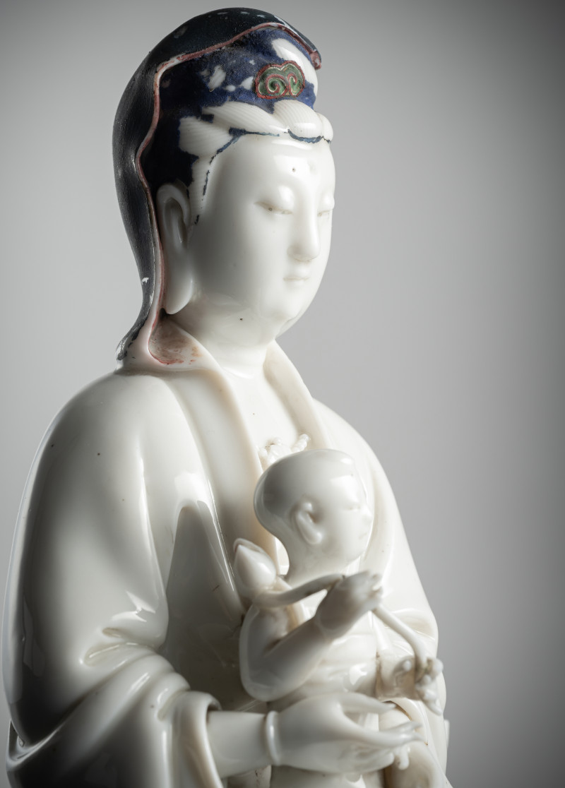 A dehua figure of a Guanyin and child - 图5