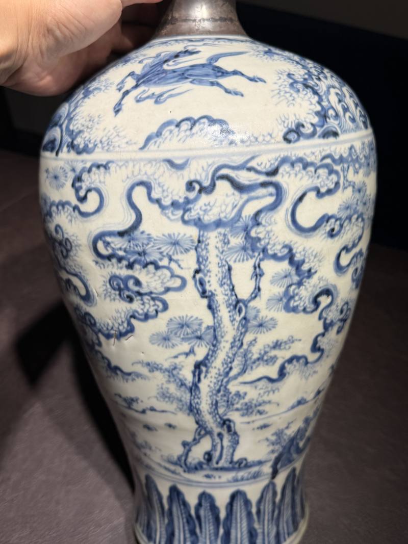 明空白期 青花携琴访友图梅瓶 - 图20