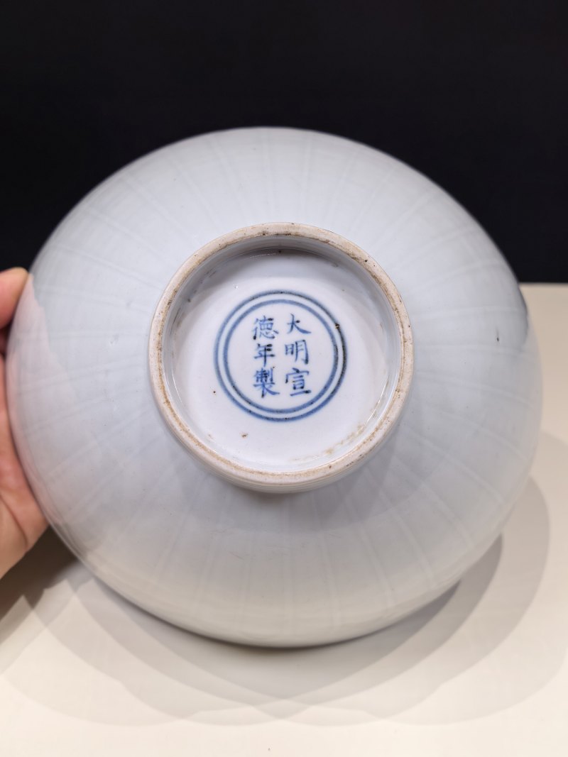 明宣德 甜白釉暗刻莲瓣瑞果模印花卉纹大碗 - 图9