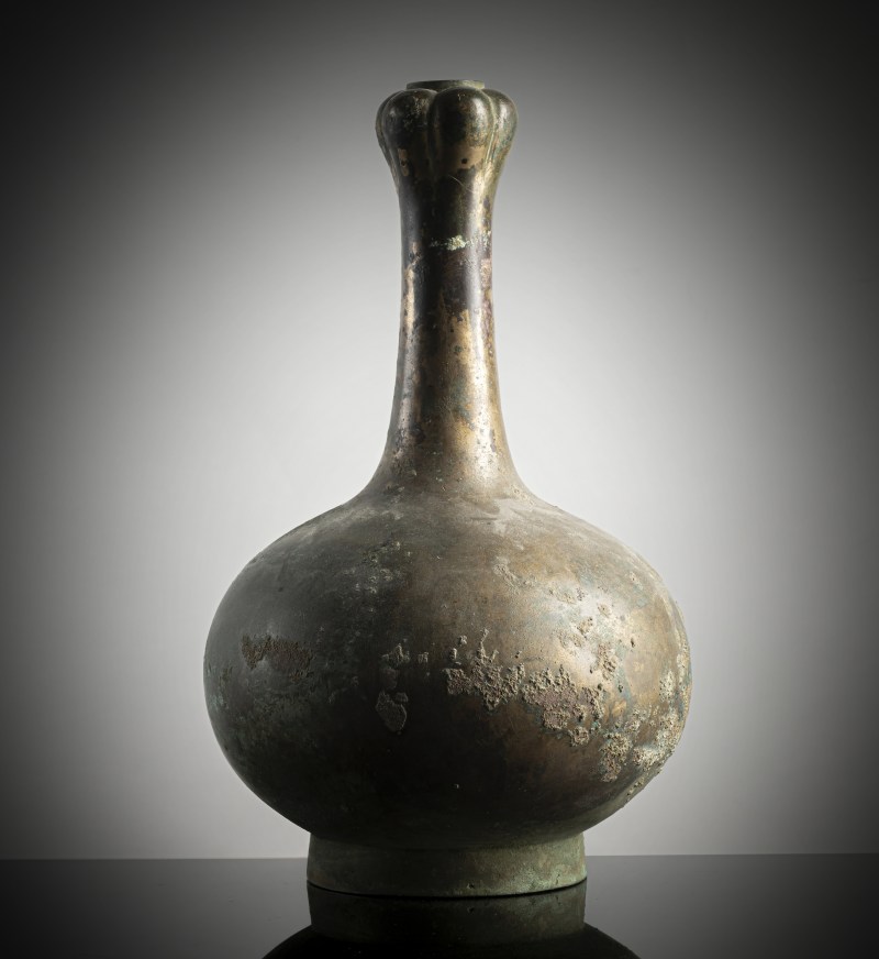 A bronze "garlic head" bottle vase - 图2