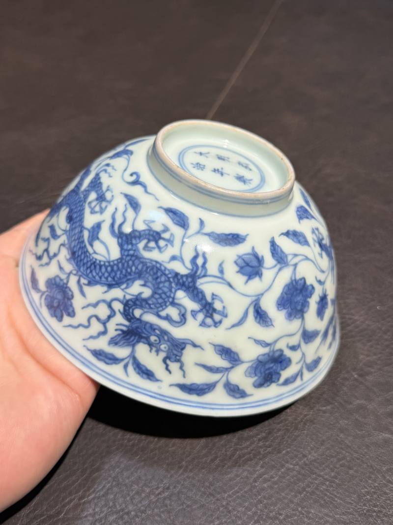 明弘治 青花外穿花龙内缠枝托梵纹碗 - 图16