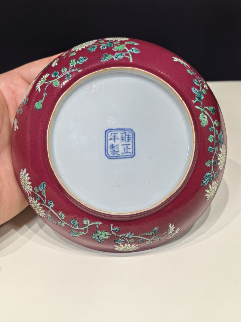 清雍正 珐琅彩胭脂红地菊花纹小盘 - 图19