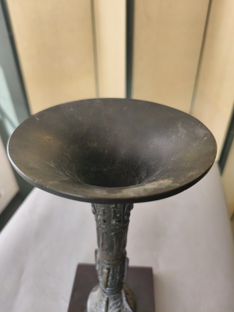 A bronze 'gu' vase with archaistic relief decoration - 图15