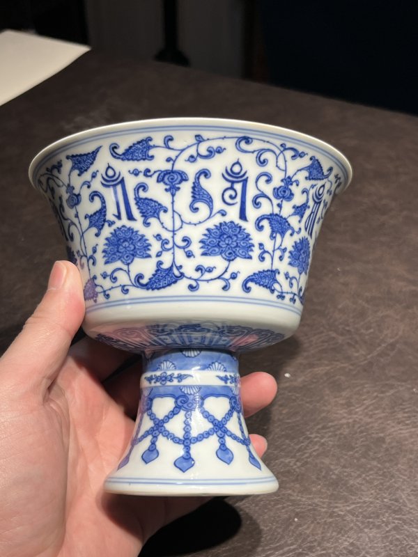 清乾隆 青花缠枝莲托八宝纹高足杯 - 图13
