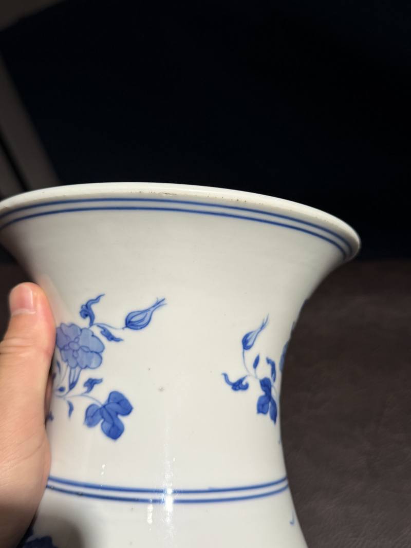 清康熙 青花庭院“杨柳荡千”图琵琶尊 - 图20