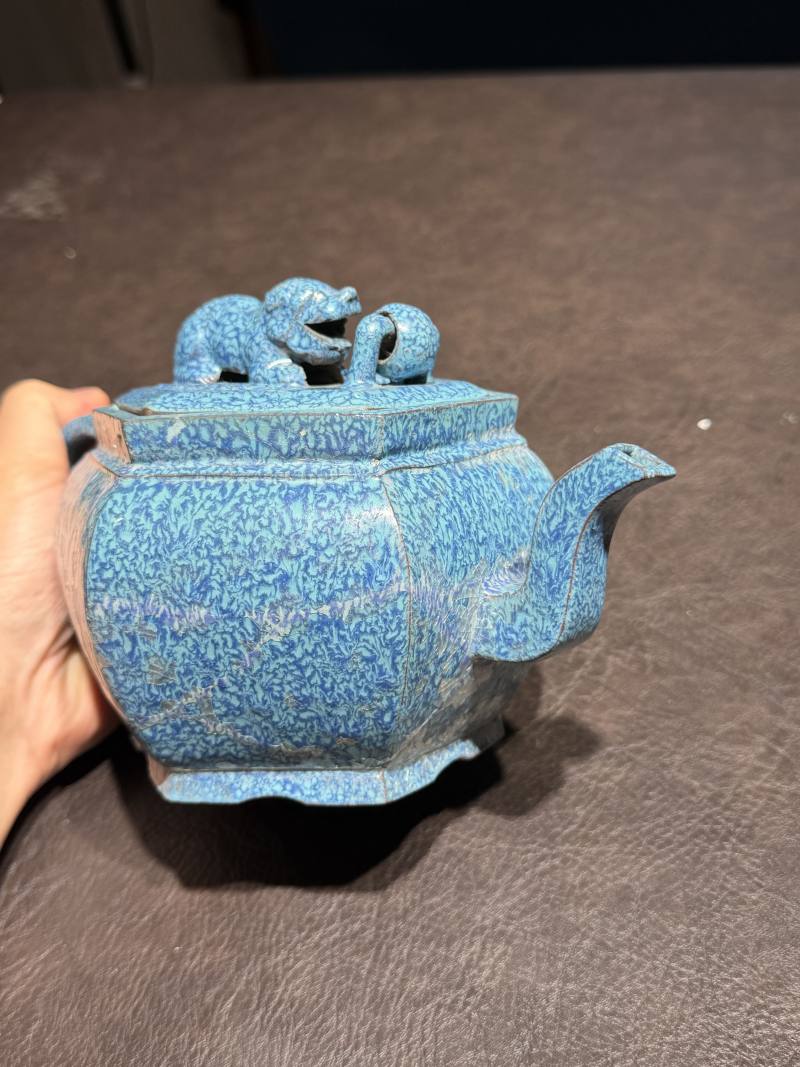 清乾隆 炉钧釉狮钮六方壶 - 图8
