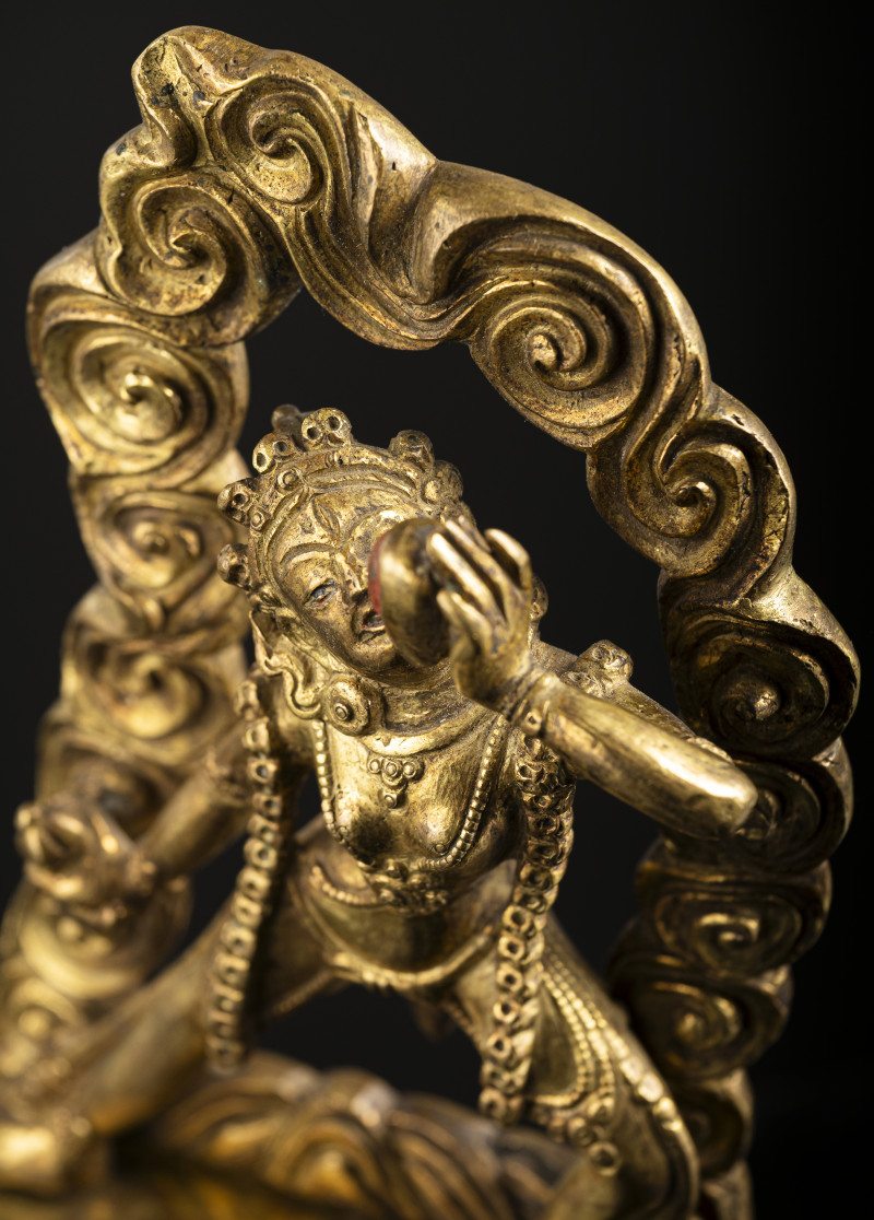 A FINE GILT-BRONZE FIGURE OF SARVABUDDHADAKINI - 图5