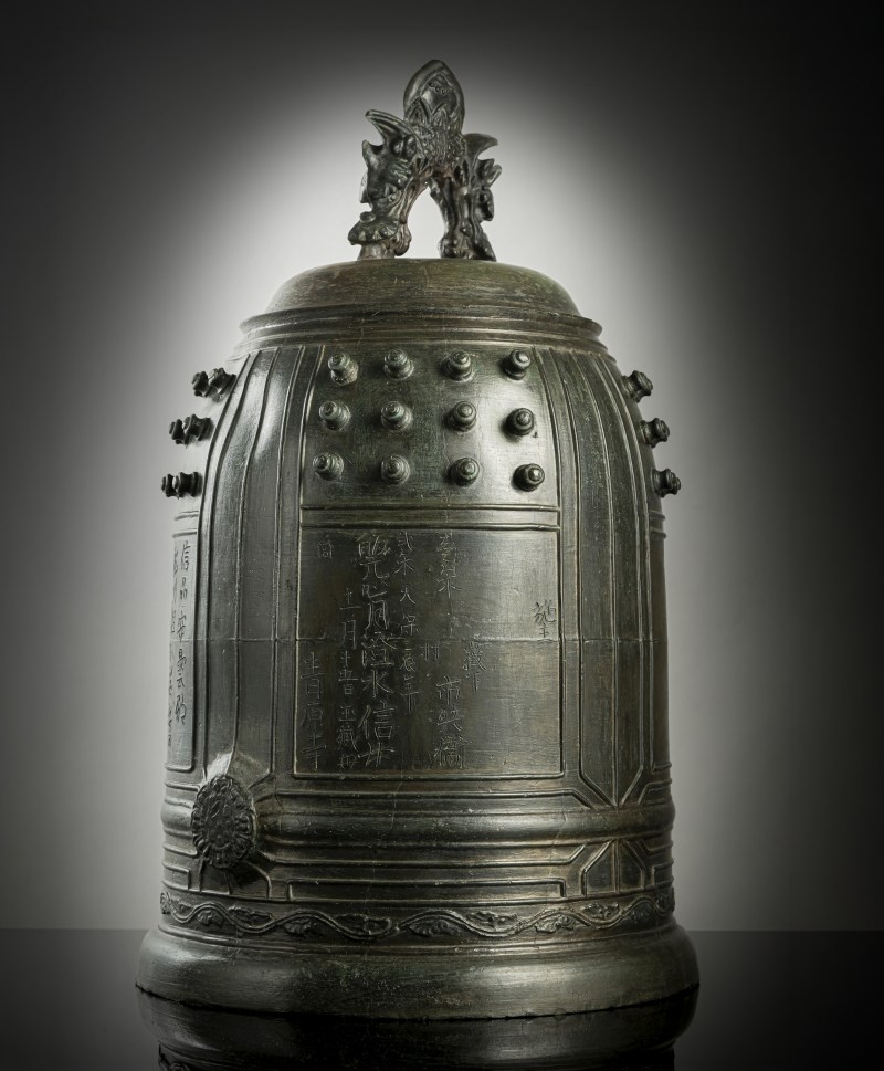 A large temple bronze bell with inscription - 图4