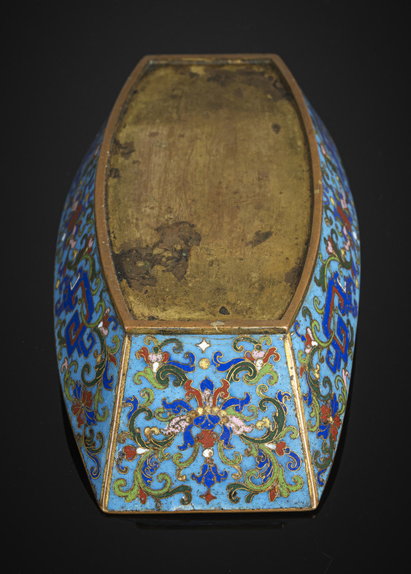 A cloisonné-enamelled bowl in the shape of an ingot with partial fire gilding - 图4