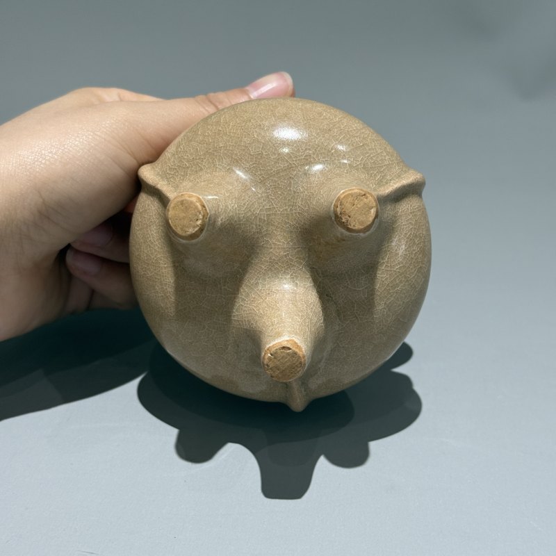 明代 龙泉窑米黄釉鬲式炉 - 图22