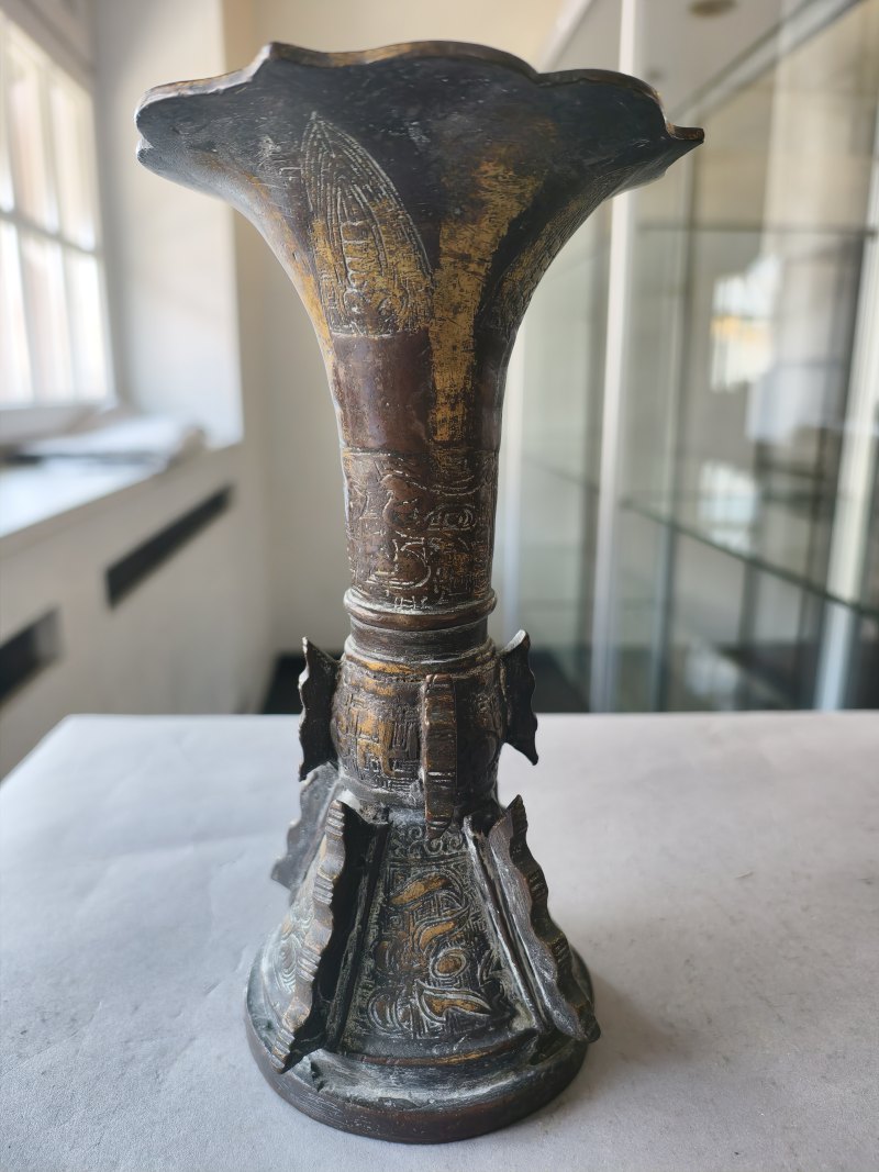 A bronze censer and a part-gilt 'gu'-shaped bronze vase - 图26