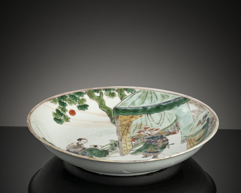 Porcelain plate with 'Famille verte' figurine decoration - 图2