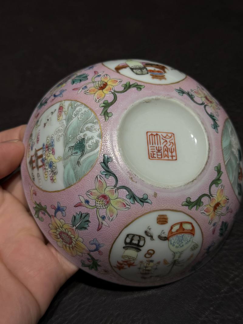 清道光 “嶰竹造”宫粉地洋彩开光博古花卉纹宫碗 - 图12