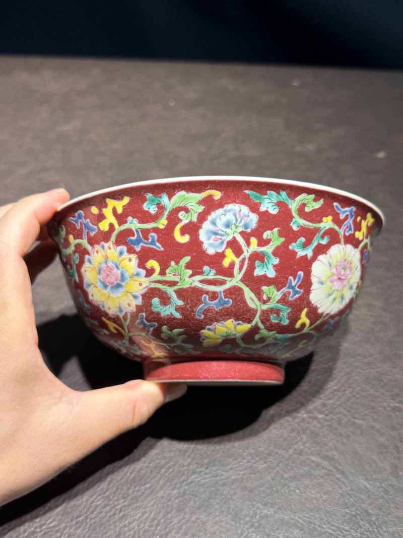 清乾隆 胭脂红地洋彩缠枝花卉纹碗 - 图6