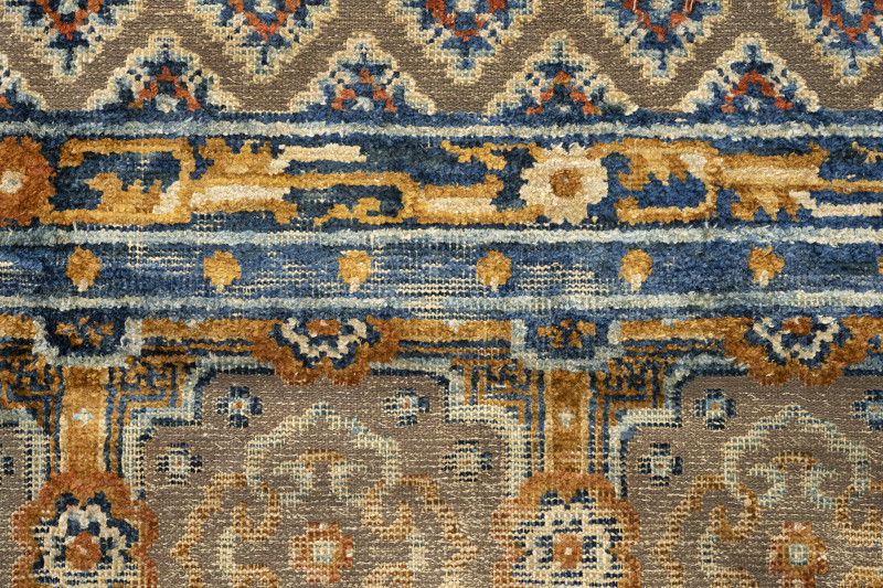 A silk carpet - 图6