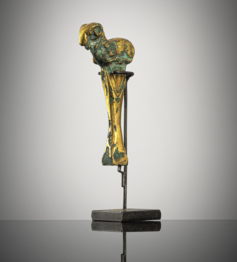 A RARE GILT-BRONZE 'RAM' ZITHER TUNING KEY - 图6