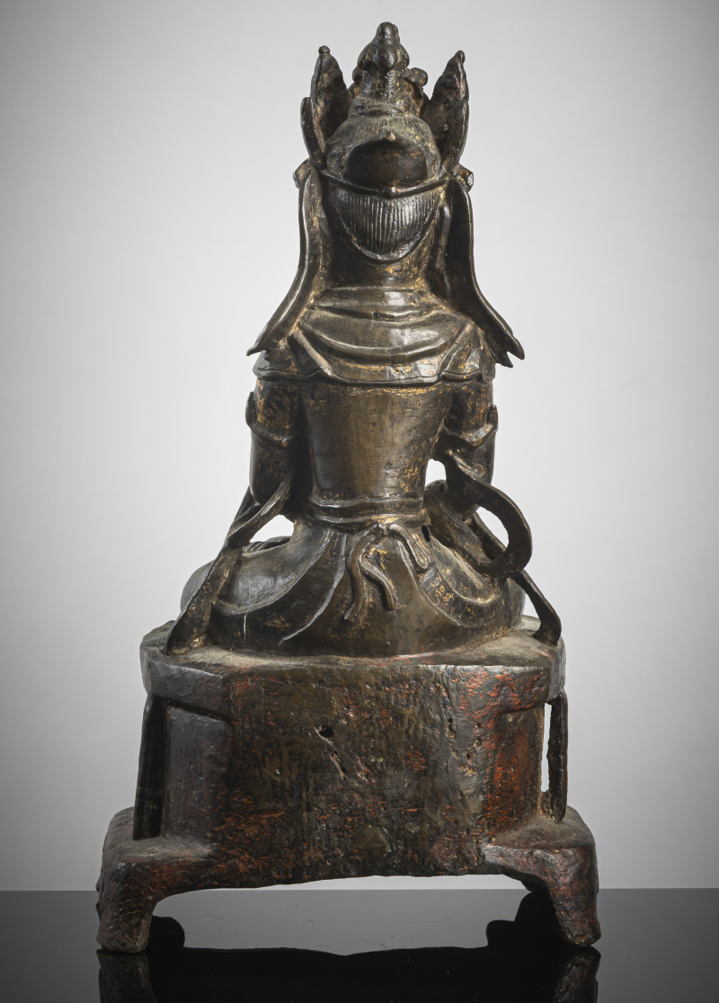 A bronze figure of Guanyin on a throne - 图2