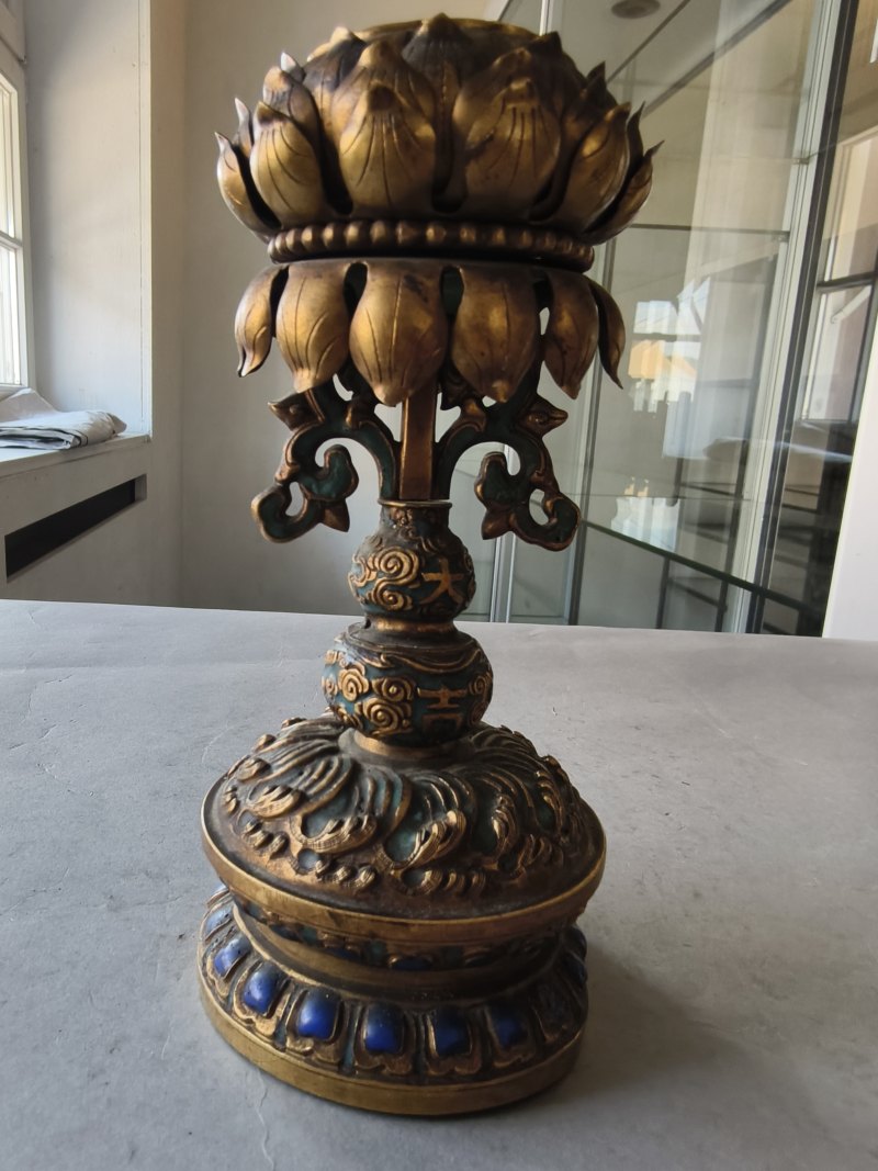 A Buddhist altar emblem made of fire-gilt copper with enamel decoration and lotus for incense sticks - 图12