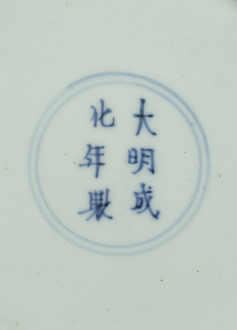 A pair of fine 'Doucai' saucers with floral decoration - 图3