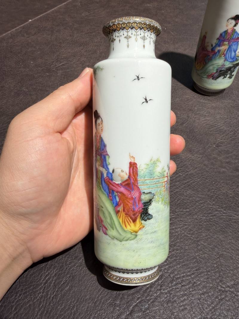 民国 叶震嘉绘珐琅彩仕女图筒瓶一对 - 图10