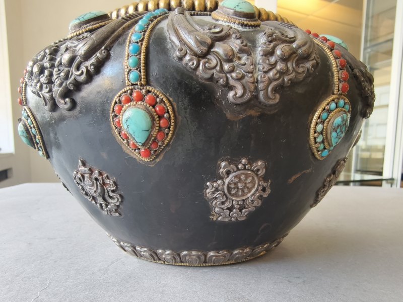A PARCEL-GILT SILVER AND SEMI-PRECIOUS STONE INLAID METAL BOWL - 图14
