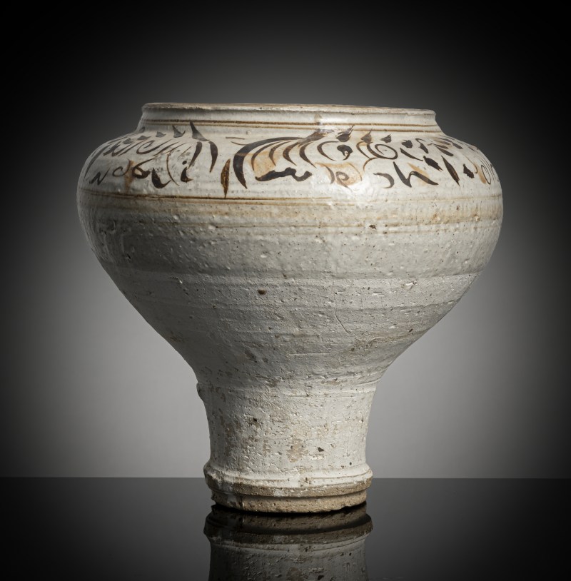 A Cizhou jar with figure decoration and a stylised inscription in Cizhou ware - 图4
