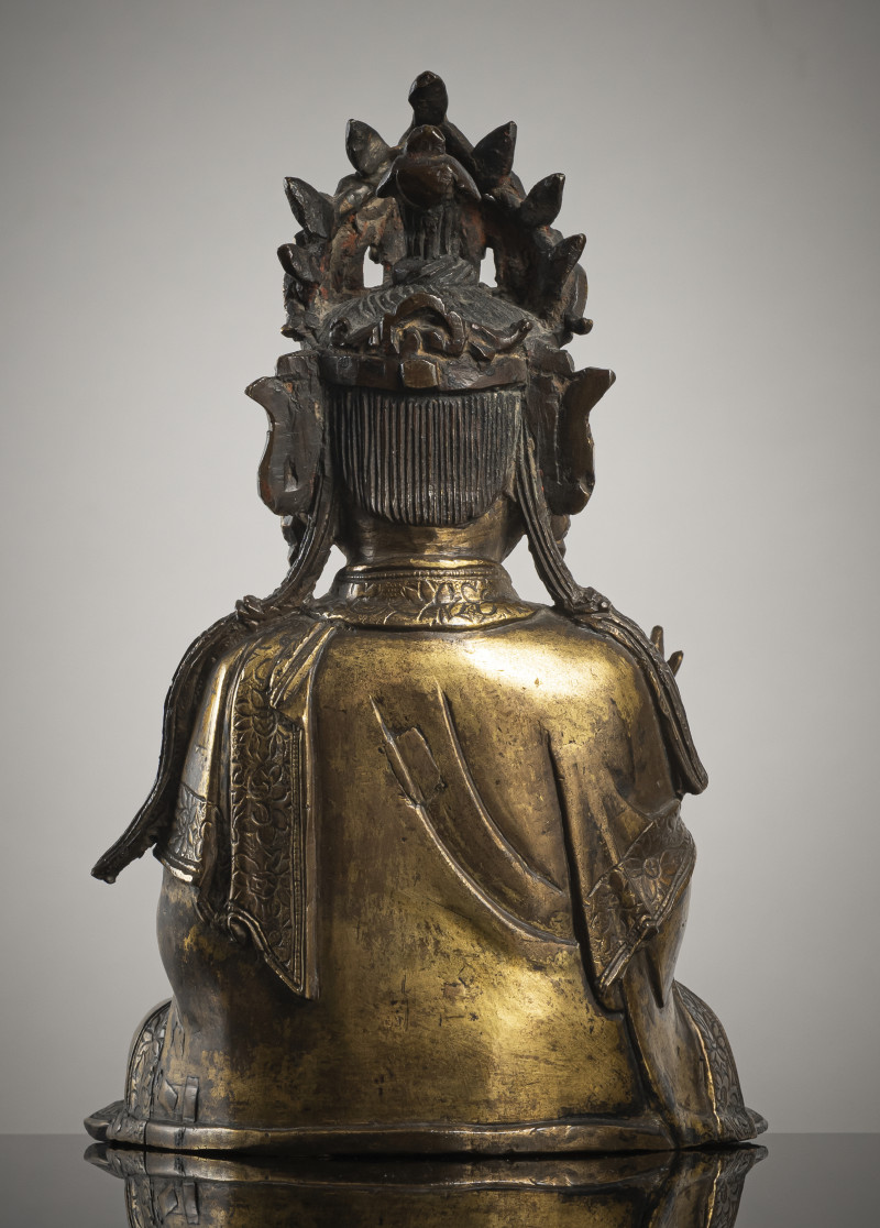 A gilt-bronze figure of Guanyin sitting in meditation, right hand raised - 图2