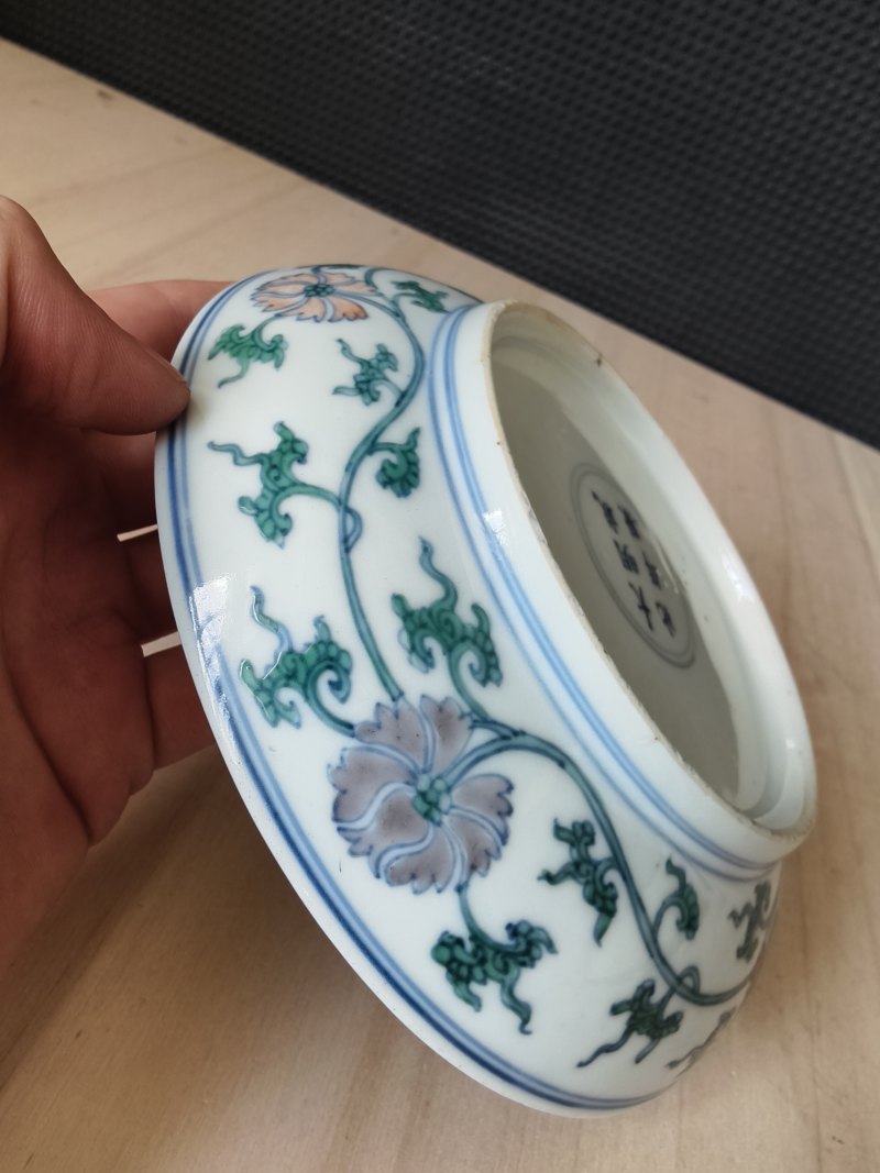 A pair of fine 'Doucai' saucers with floral decoration - 图26