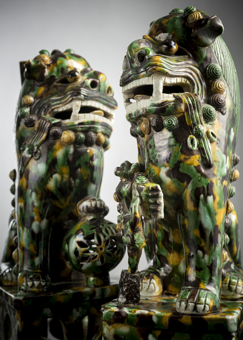 A pair of 'sancai' -glazed buddhist lion joss-stick lion holders - 图4