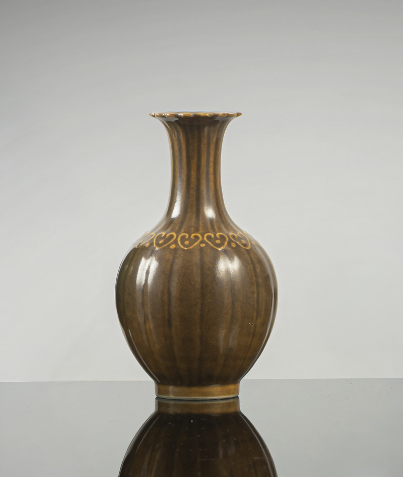 A BROWN-GLAZED AND LOBED ‘RUYI’ VASE