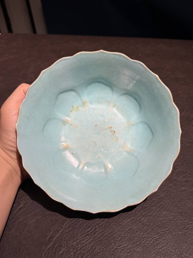 清道光 “嶰竹主人造”珊瑚红地粉彩花卉莲瓣碗 - 图5