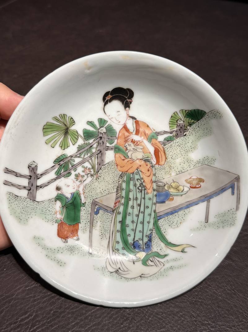 清康熙 五彩庭院仕女图盘一对 - 图12