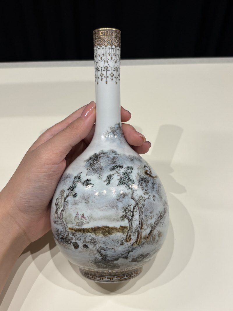 民国 粉彩描金石庐款山水人物胆瓶 - 图3