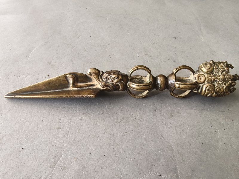 Ritual dagger phurbu made of brass or bronze respectively - 图12