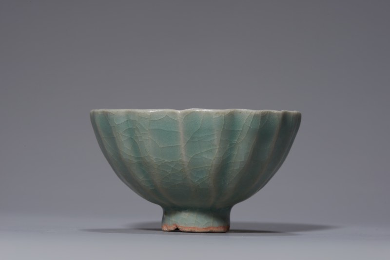 明代 青釉菊瓣杯 - 图4