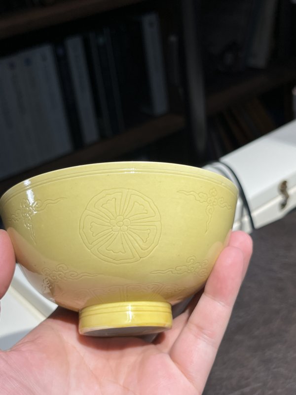 清康熙 黄釉暗刻宝相花纹碗 - 图8