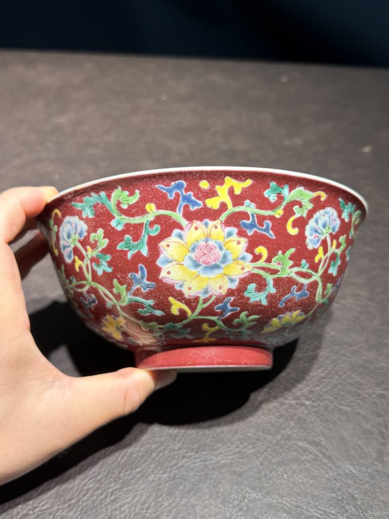 清乾隆 胭脂红地洋彩缠枝花卉纹碗 - 图7