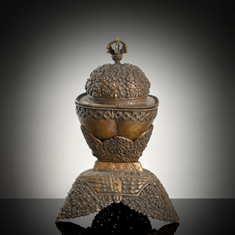 A COPPER EMBOSSED KAPALA WITH COVER ON STAND - 图2
