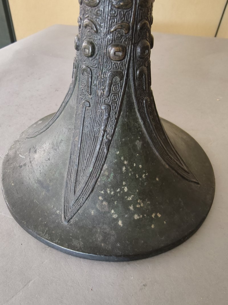A bronze 'gu' vase with archaistic relief decoration - 图16