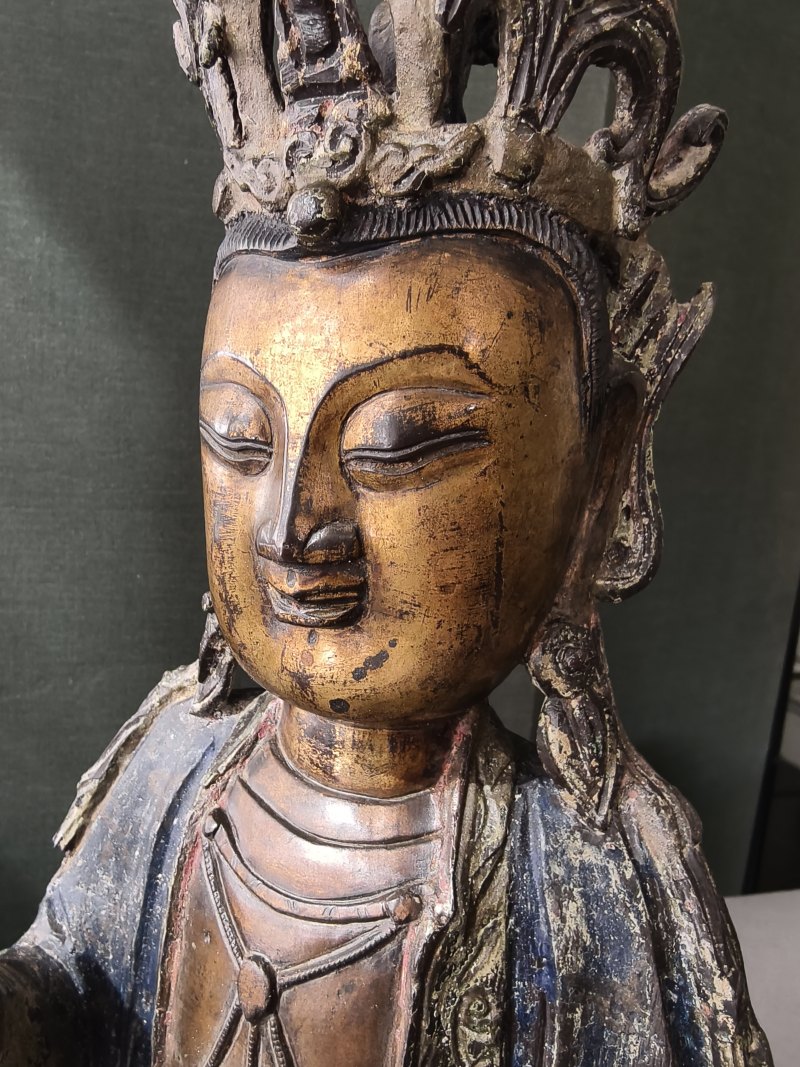 Polychrome painted and partially fire-gilt bronze of the crowned Guanyin - 图15