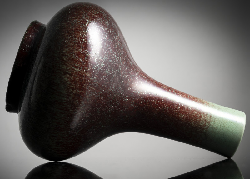 A Peachbloom-glazed porcelain bottle vase - 图7