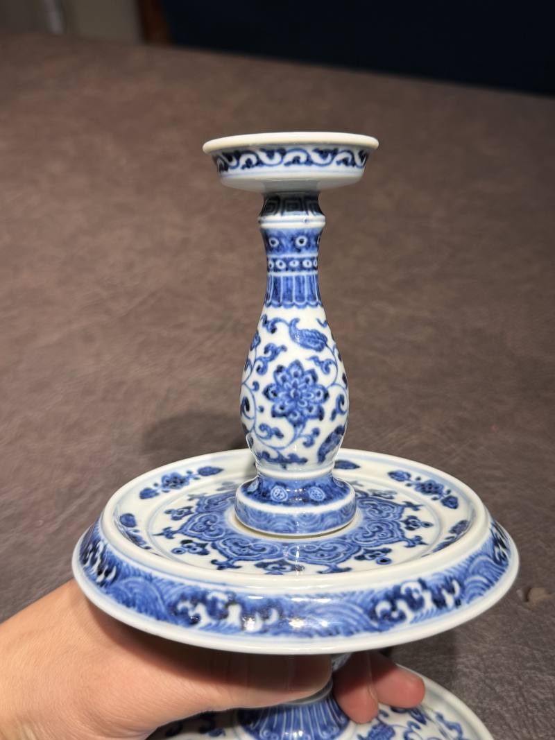 清乾隆 青花缠枝莲纹烛台 - 图10