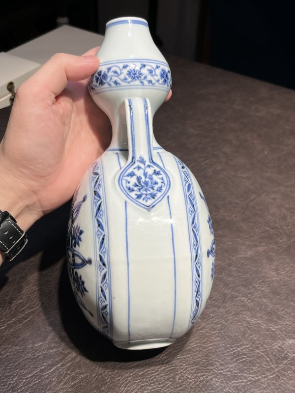 明永乐 青花绶带耳葫芦抱月瓶 - 图9
