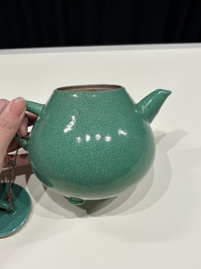 清早期 绿哥釉三足茶壶 - 图5