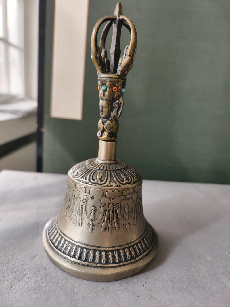 A metal bell (ghanta) and a phurbu - 图9