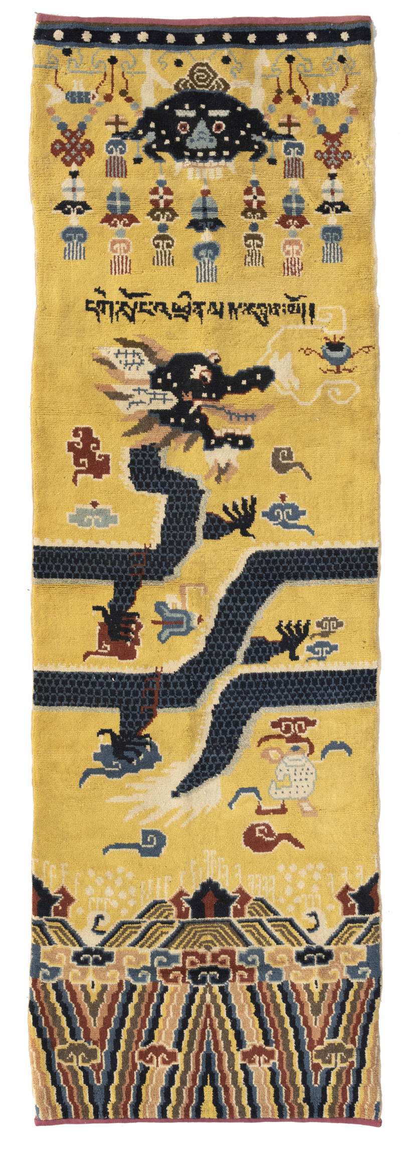A pillar carpet