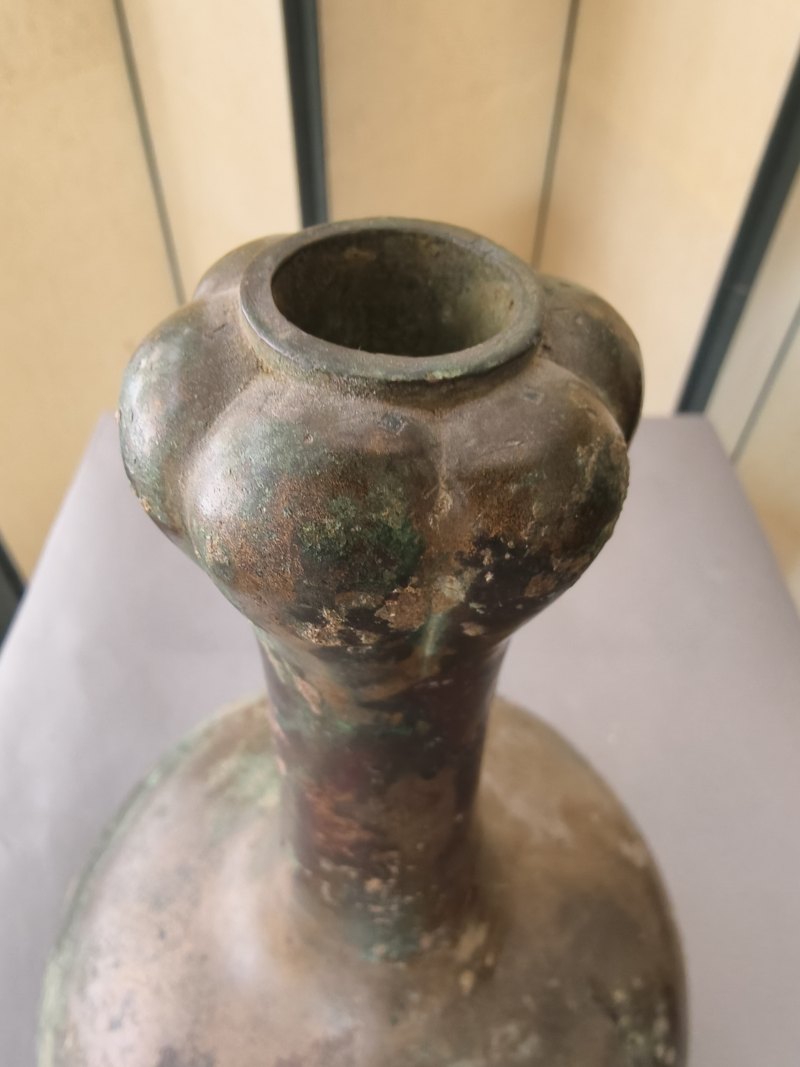 A bronze "garlic head" bottle vase - 图7