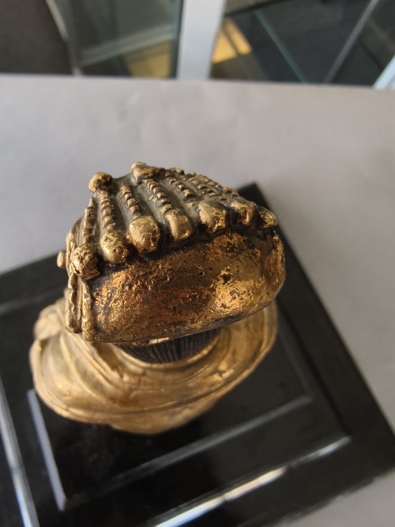 A BRONZE FIGURE OF A DIGNITARY - 图9